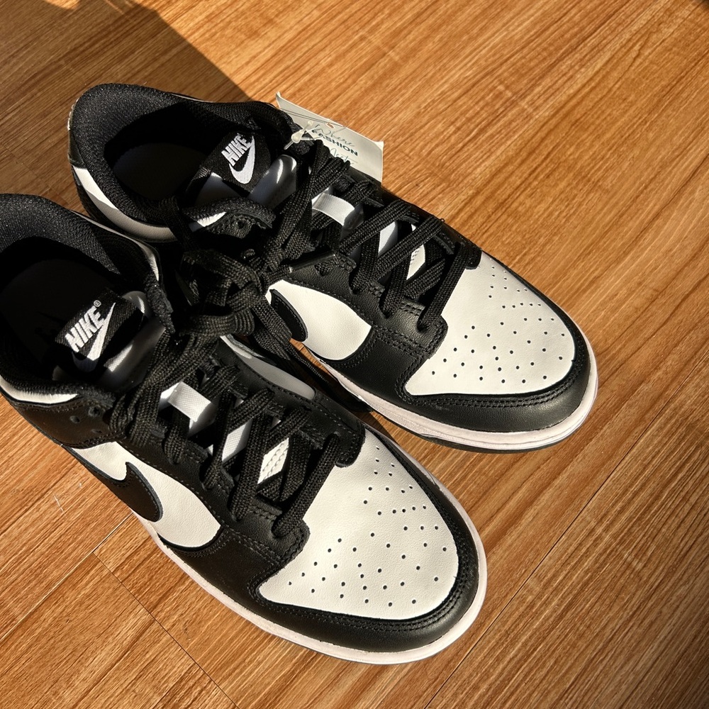 Nike Women's Black and White Low-Top Athletic Sneakers